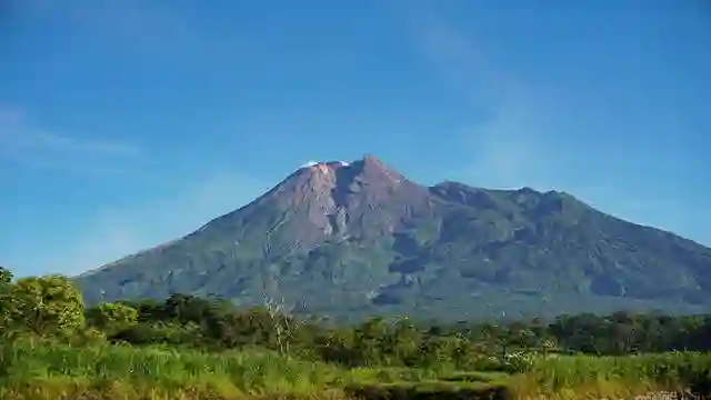 Posjos.com - Gunung Merapi. Keajaiban Gunung Merapi. Misteri Gunung Merapi. Misteri Gunung Keajaiban Alam Gunung Merapi