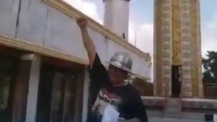 Viral Lagi: Caleg Subang Stres Bakar Petasan di Menara Masjid