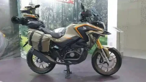 Tidak Pakai Side-Top Box, Honda CB150X Hanya Pakai Side Bag Pun Keren!